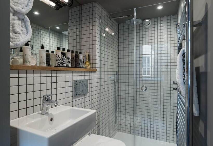 إستوديو سوبيريور, Hiding Space   Trim Street Apartments