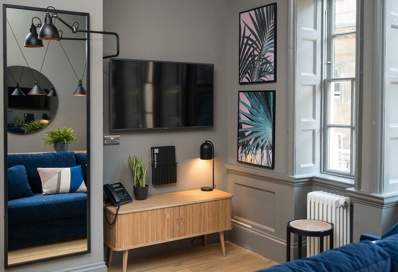 إستوديو سوبيريور, Hiding Space   Trim Street Apartments