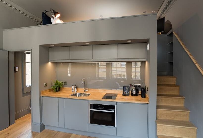 إستوديو سوبيريور, Hiding Space   Trim Street Apartments