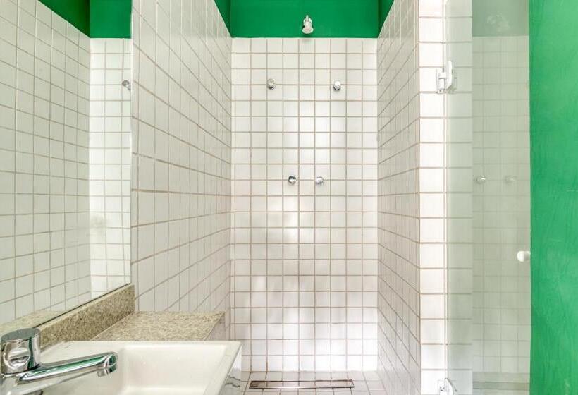 سرير فى غرفة مشتركه, Selina Madalena Sao Paulo