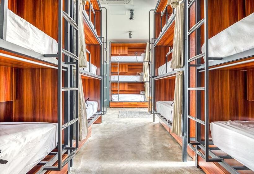 سرير فى غرفة مشتركه, Selina Madalena Sao Paulo