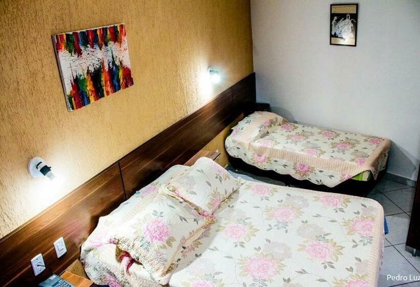 标准三人间, Halloween Inn Penedo