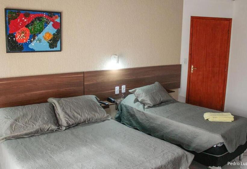 标准三人间, Halloween Inn Penedo