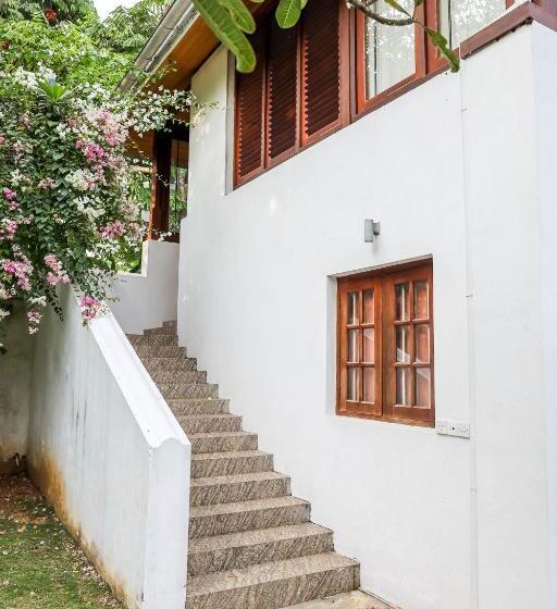 Номер Deluxe, The Flame Tree Estate &