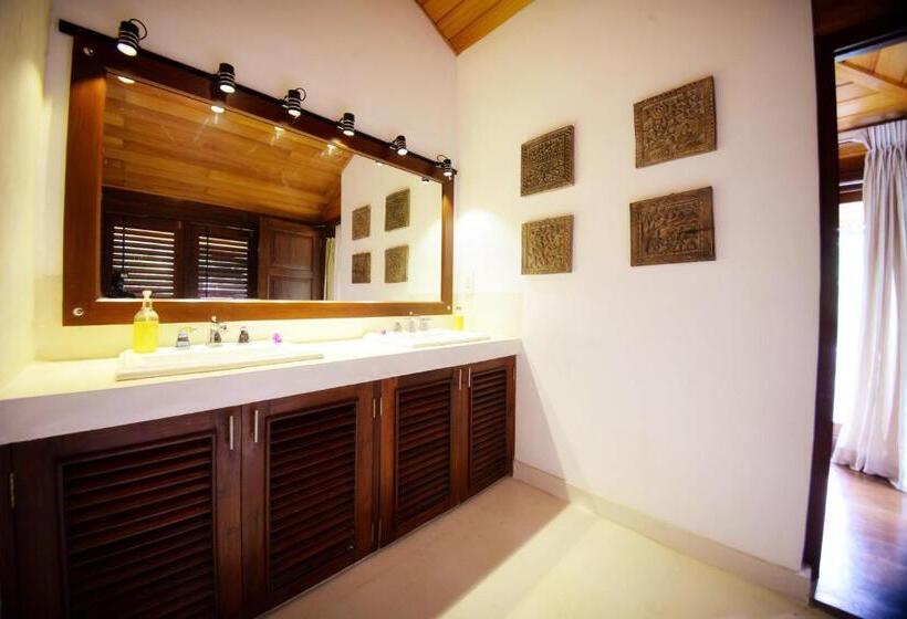 Номер Deluxe, The Flame Tree Estate &