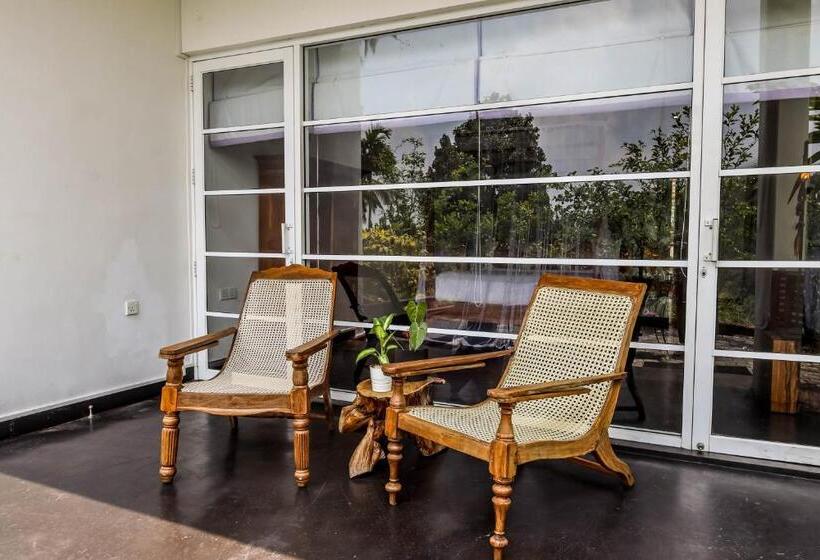 Семейный Номер, The Flame Tree Estate &