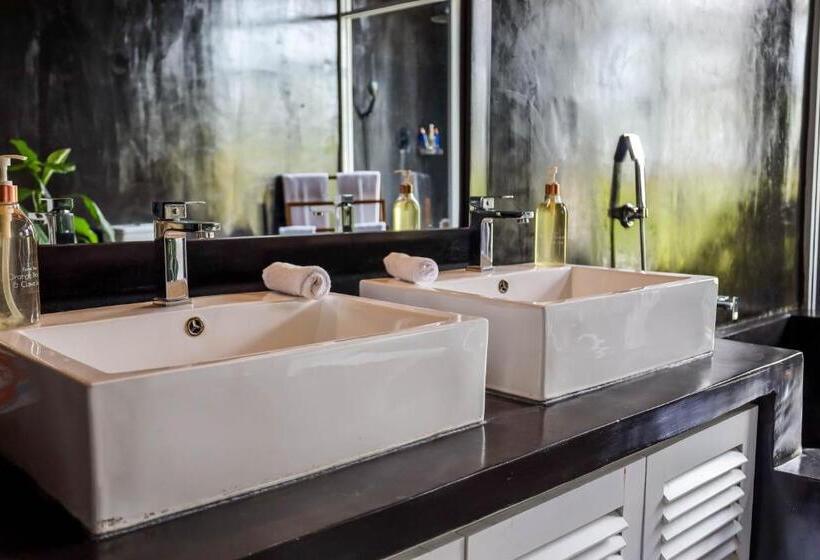 Номер Стандарт с Террасой, The Flame Tree Estate &