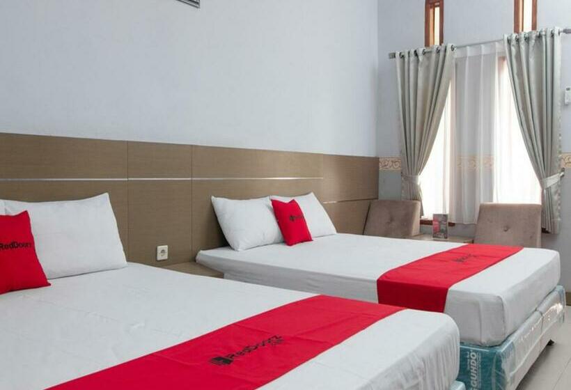 Номер Стандарт, Reddoorz Near Goa Panggung