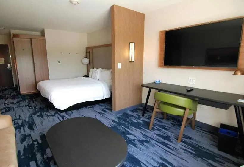 キングサイズベッドのスイートルーム, Fairfield Inn & Suites Winona