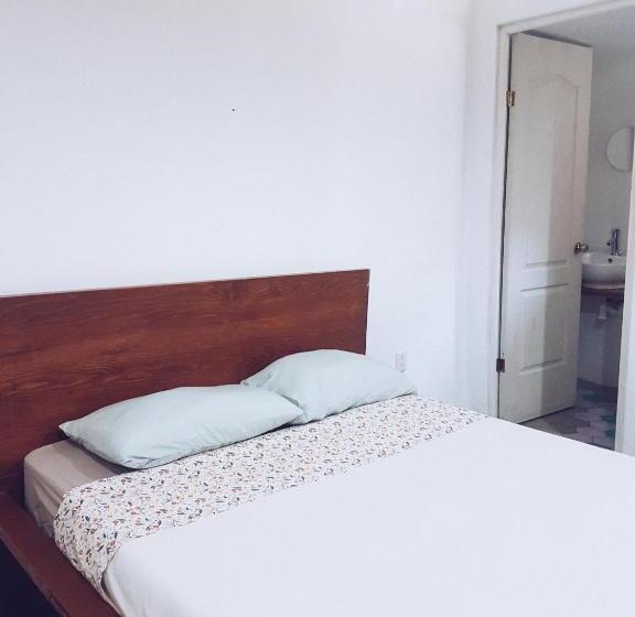 スタンダードルーム, Hoja Santa Posada