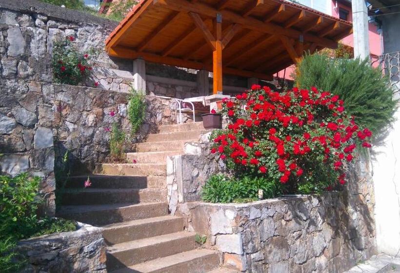 سوییت جونیور لوکس, Mini Garsonjera