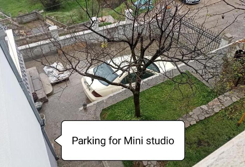 سوییت جونیور لوکس, Mini Garsonjera