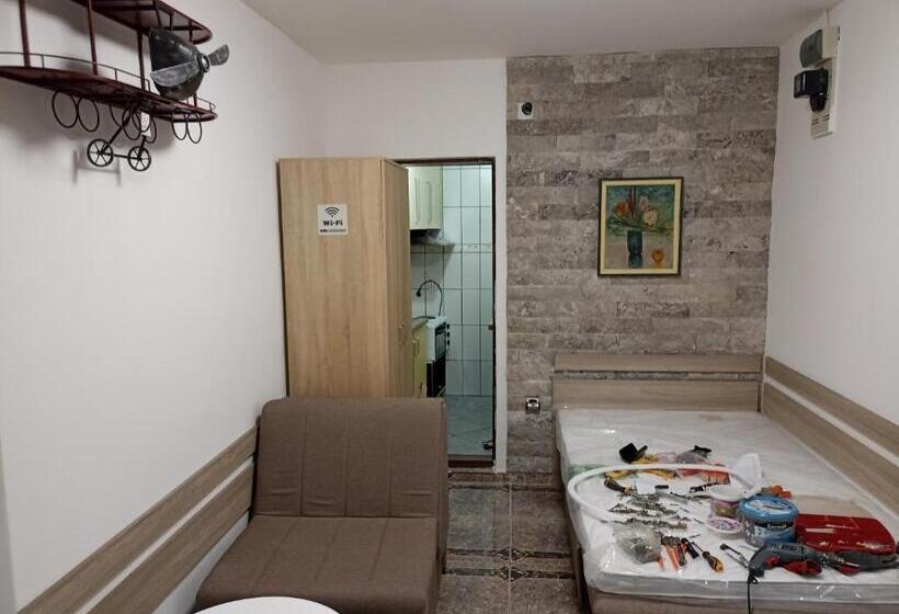 سوییت جونیور لوکس, Mini Garsonjera