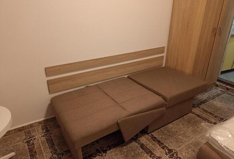 سوییت جونیور لوکس, Mini Garsonjera