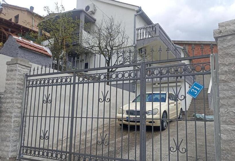 سوییت جونیور لوکس, Mini Garsonjera