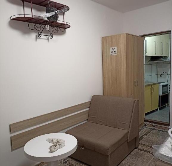 سوییت جونیور لوکس, Mini Garsonjera