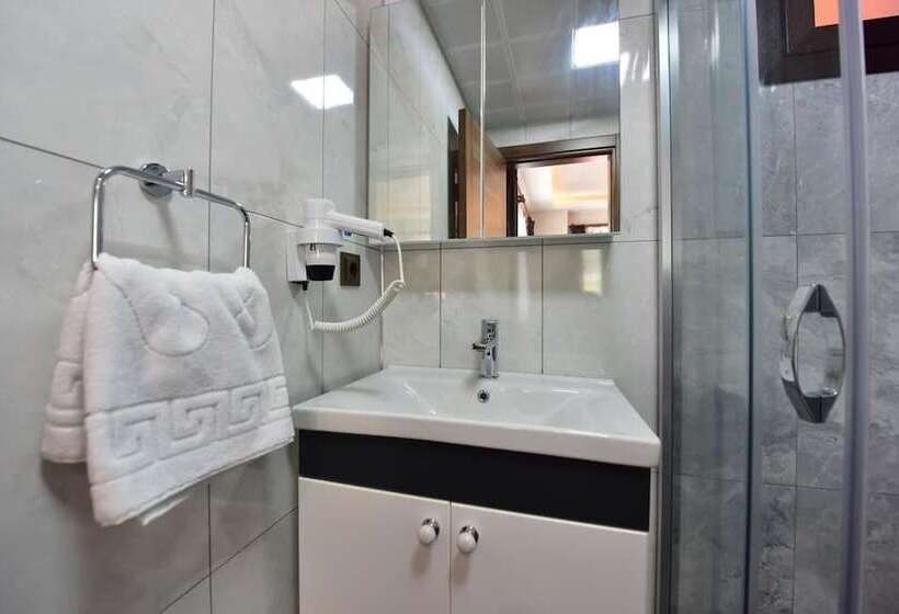 Superior suite with river view, Vadi̇ Uzungöl