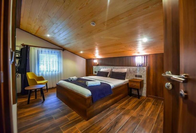 Superior suite with river view, Vadi̇ Uzungöl