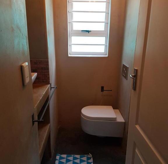 חדר סטנדרט, The Mountains