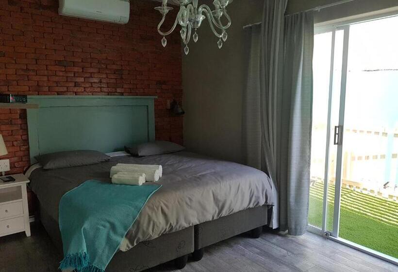 חדר סטנדרט, The Mountains