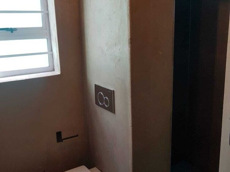 חדר סטנדרט, The Mountains