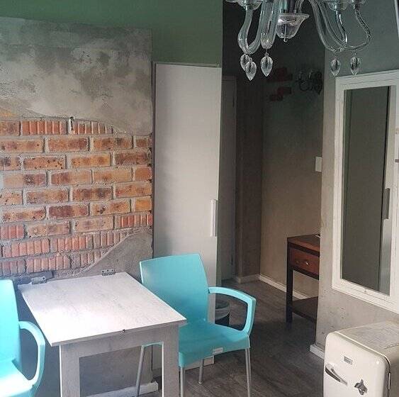 חדר סטנדרט, The Mountains