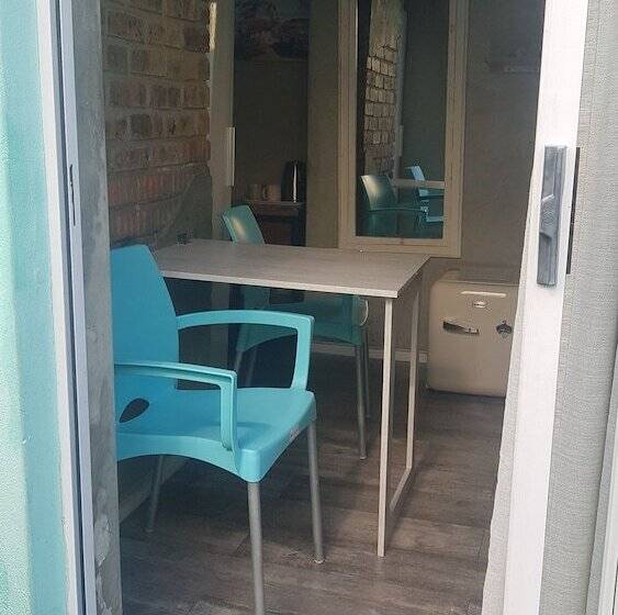 חדר סטנדרט, The Mountains