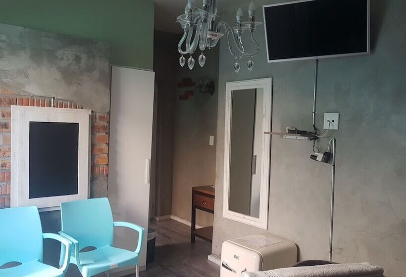 חדר סטנדרט, The Mountains