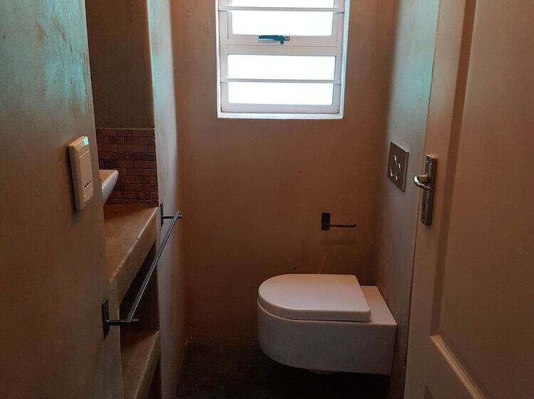 חדר סטנדרט, The Mountains