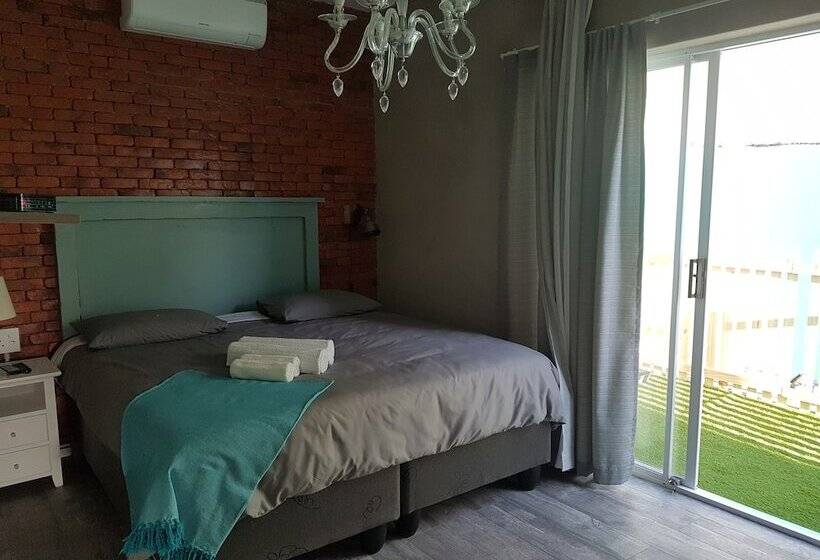 חדר סטנדרט, The Mountains