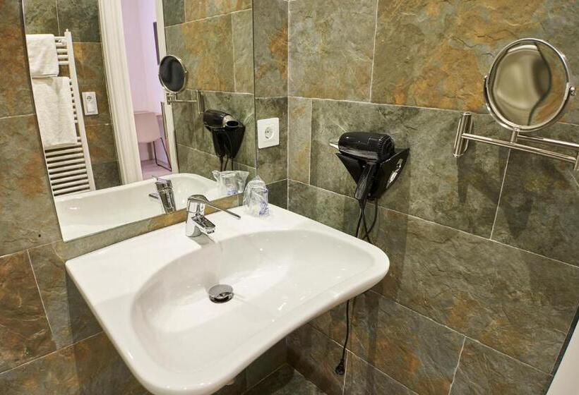 اتاق استاندارد یک تخته برای معلولان, Villa Lucerna Sports & Hotel Resort