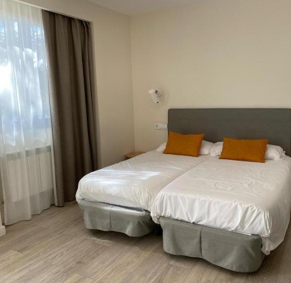 اتاق استاندارد با بالکن, Villa Lucerna Sports & Hotel Resort