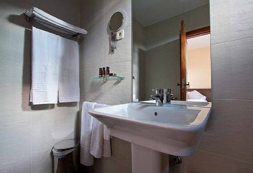 غرفة قياسية ثلاثية, Valle Del Eria