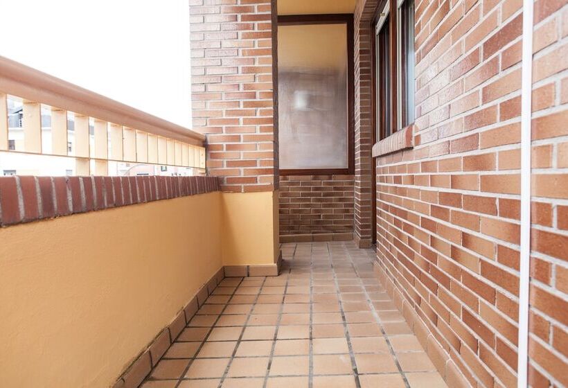 غرفة قياسية مزوَّدة بتراس, Los Rosales