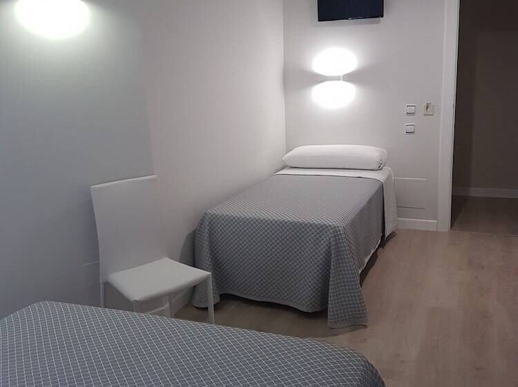 غرفة قياسية ثلاثية مزودة بتراس, Los Rosales