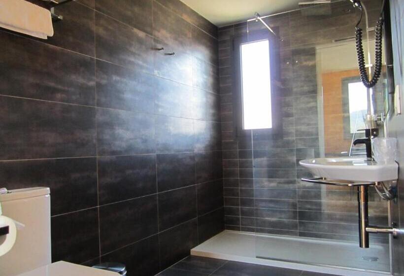 스탠다드 트리플 룸, Restaurante Y Alojamiento Can Mach