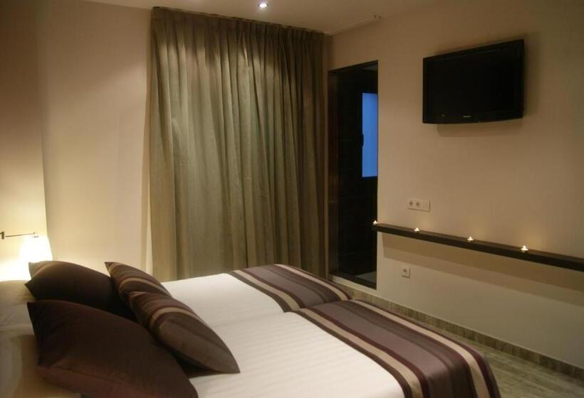 스탠다드 트리플 룸, Restaurante Y Alojamiento Can Mach