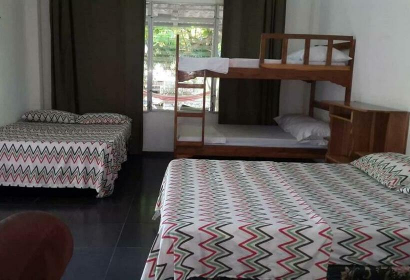 غرفة قياسية, Hostal El Balsamo