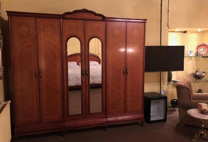 주니어 스위트, Pazo De Laia