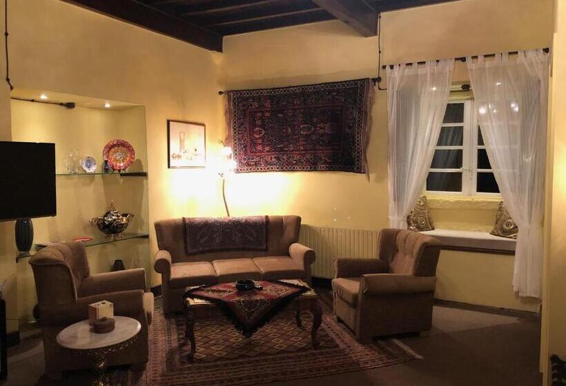 주니어 스위트, Pazo De Laia