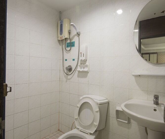 이코노미 룸, Khon Kaen Ruenrom