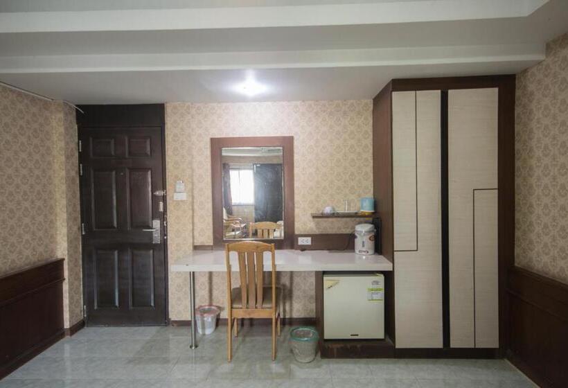 이코노미 룸, Khon Kaen Ruenrom