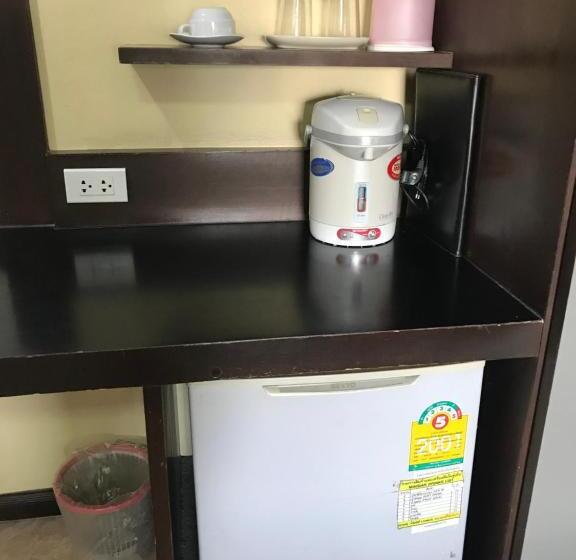 이코노미 룸, Khon Kaen Ruenrom