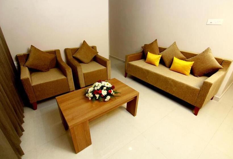 豪华套房, Panacea Ventures