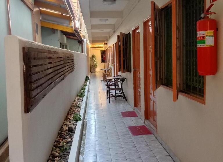 חדר אקונומי, Plaza Huahin