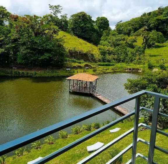 バルコニー付きスタンダードルーム, Burbi Lake Lodge Monteverde