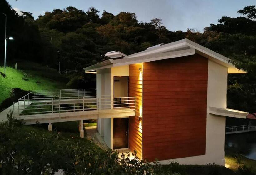 Номер Стандарт с Балконом, Burbi Lake Lodge Monteverde