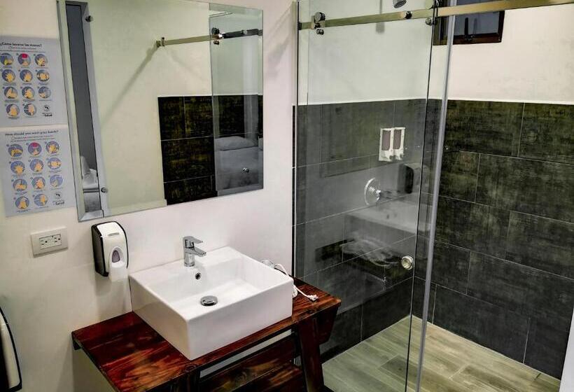 חדר סטנדרט, Burbi Lake Lodge Monteverde