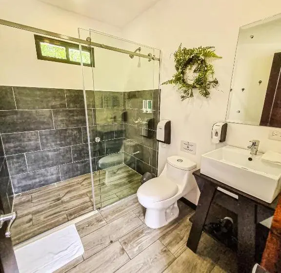 マウンテンビューファミリールーム, Burbi Lake Lodge Monteverde