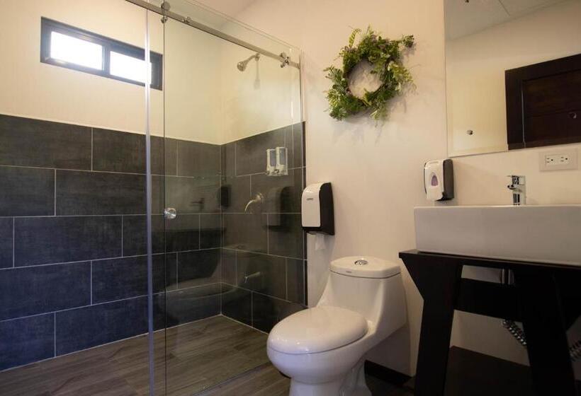 חדר משפחתי נוף להרים, Burbi Lake Lodge Monteverde